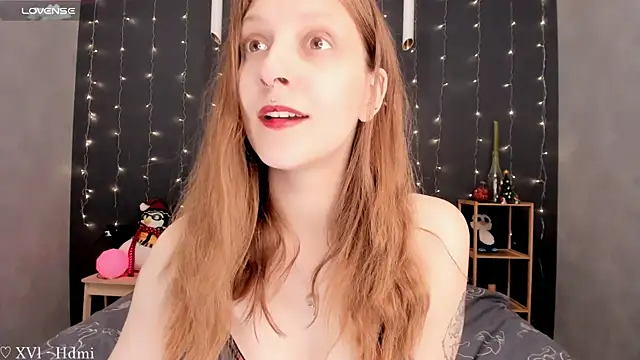 Snapshot of SolarAlice chatting on 12, 12, 2024 SolarAlice online show from 12, 12, 2024