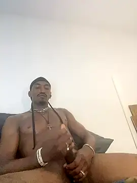 Snapshot of AndreMillz69 chatting on 25, 11, 2025 AndreMillz69 online show from 25, 11, 2025