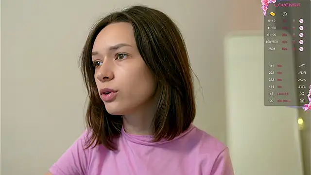 Snapshot of VivianLy_ chatting on 10, 12, 2024 VivianLy online show from 10, 12, 2024