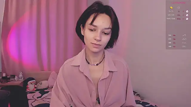 Snapshot of VivianLy_ chatting on 4, 12, 2025 VivianLy online show from 4, 12, 2025