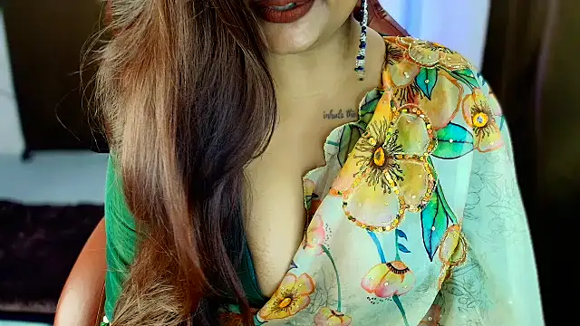 Snapshot of shanayaaa_1 chatting on 21, 10, 2025 shanayaaa 1 online show from 21, 10, 2025