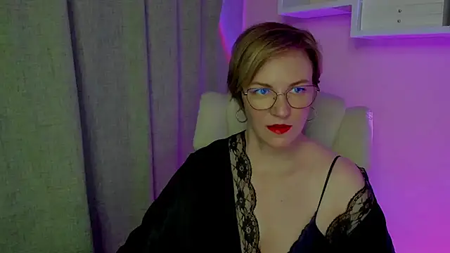feliziaDesire online show from 4, 8, 2026