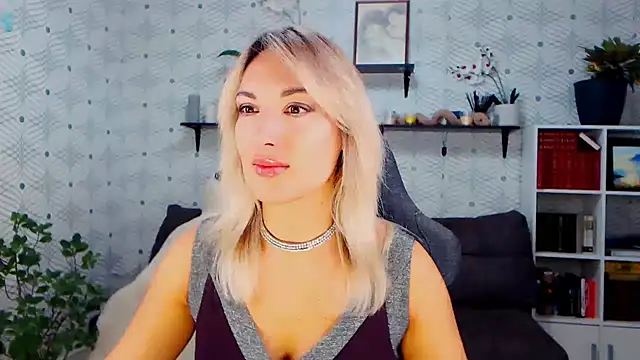 MillaXQueen online show from 4, 11, 2025