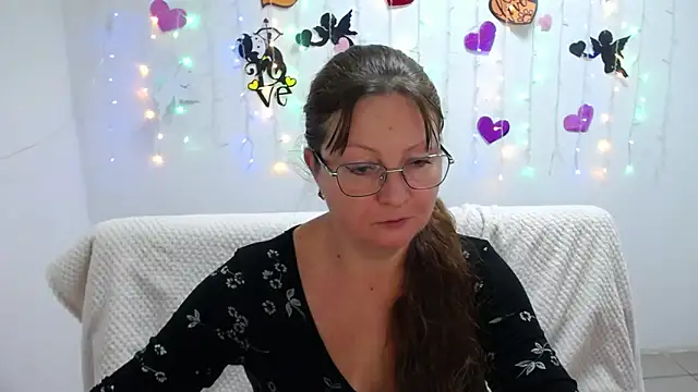 VanessaHotts online show from 1, 3, 2025