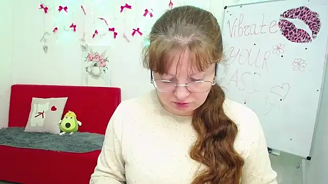 VanessaHotts online show from 27, 4, 2026