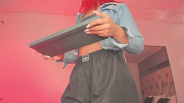 Snapshot of Emmily_Savage chatting on 18, 2, 2025 Emmily Savage online show from 18, 2, 2025