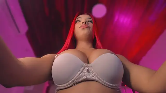 Snapshot of Emmily_Savage chatting on 7, 11, 2025 Emmily Savage online show from 7, 11, 2025