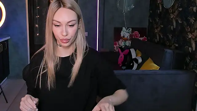 Snapshot of Blckmirrorr chatting on 25, 10, 2025 Blckmirrorr online show from 25, 10, 2025