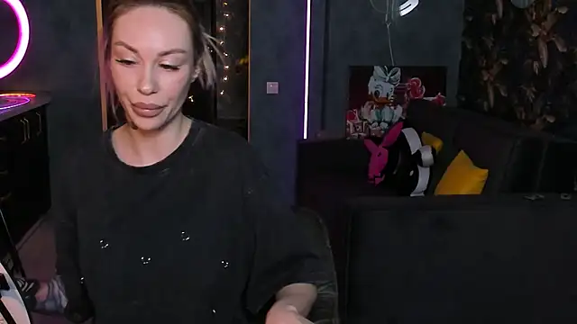 Snapshot of Blckmirrorr chatting on 8, 11, 2025 Blckmirrorr online show from 8, 11, 2025