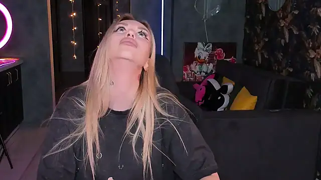 Snapshot of Blckmirrorr chatting on 11, 11, 2025 Blckmirrorr online show from 11, 11, 2025