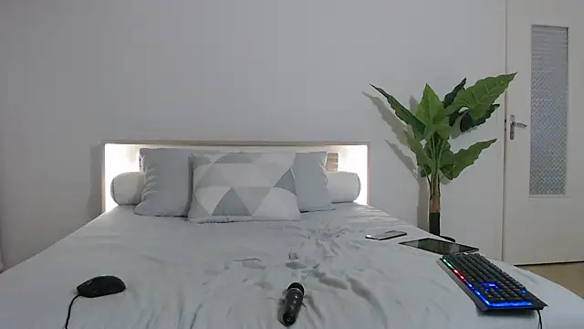 Crystal-dreamt online show from 22, 3, 2025