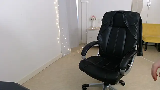 Crystal-dreamt online show from 10, 10, 2025