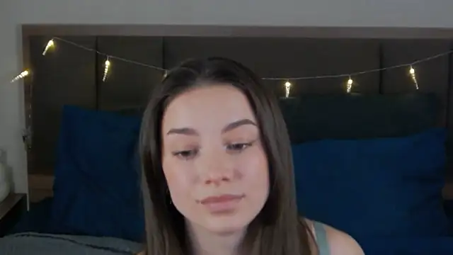 sinthiaroze online show from 15, 3, 2025