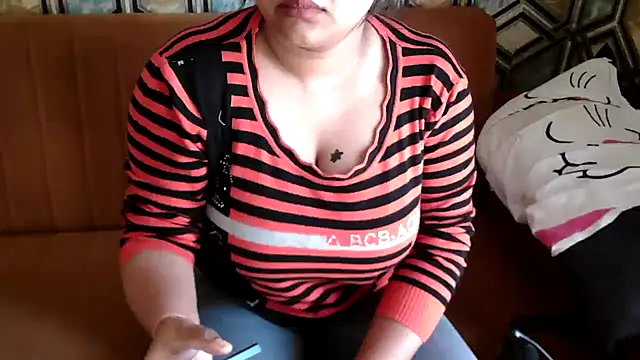 Snapshot of shivi_moto chatting on 24, 2, 2025 shivi moto online show from 24, 2, 2025