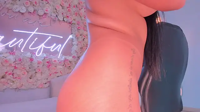 Snapshot of MileyCruz_ chatting on 5, 12, 2024 MileyCruz online show from 5, 12, 2024