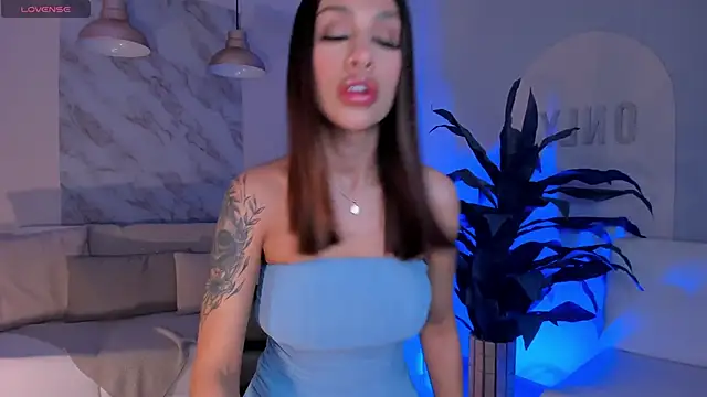 Snapshot of DannaCruz chatting on 18, 2, 2025 DannaCruz online show from 18, 2, 2025