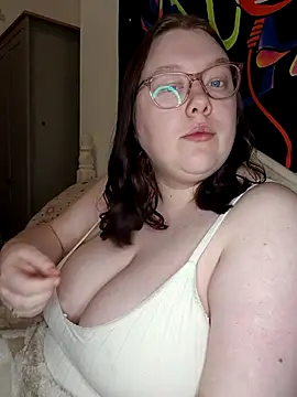 Sexycurvyemilyy online show from 21, 4, 2026