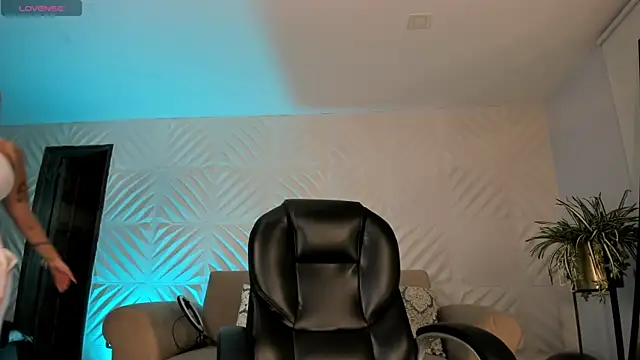 SophiePalmer online show from 11, 2, 2026