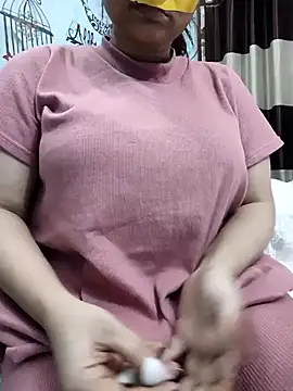 Sexybomb33 online show from 7, 12, 2024