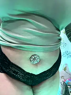 Snapshot of Sexybomb33 chatting on 19, 12, 2025 Sexybomb33 online show from 19, 12, 2025