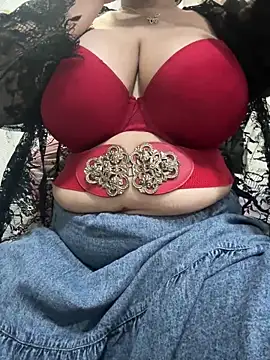 Snapshot of Sexybomb33 chatting on 17, 2, 2026 Sexybomb33 online show from 17, 2, 2026