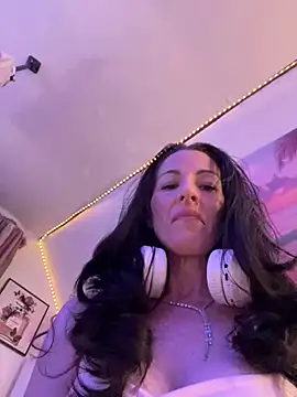 DominiqueX0 online show from 13, 7, 2026