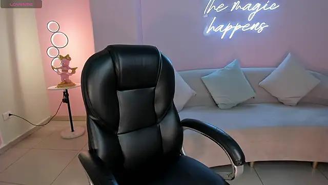 Snapshot of SunnyRivers chatting on 5, 10, 2025 SunnyRivers online show from 5, 10, 2025