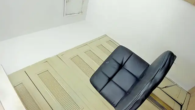 Snapshot of MissCarolinne chatting on 5, 1, 2025 MissCarolinne online show from 5, 1, 2025