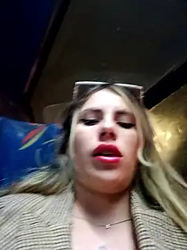 Snapshot of Misscata1106 chatting on 12, 9, 2025 Misscata1106 online show from 12, 9, 2025