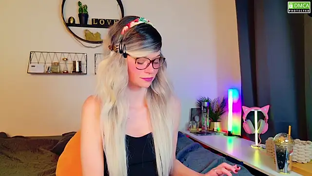 Kittychatte online show from 2, 3, 2025