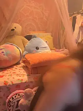 LaPetitechienne1 online show from 1, 3, 2025