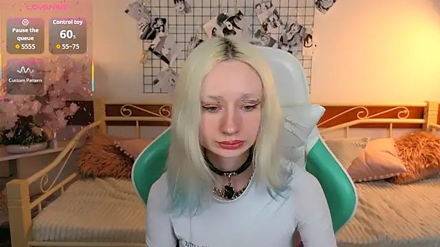 Snapshot of Katia_Kim chatting on 10, 3, 2026 Katia Kim online show from 10, 3, 2026