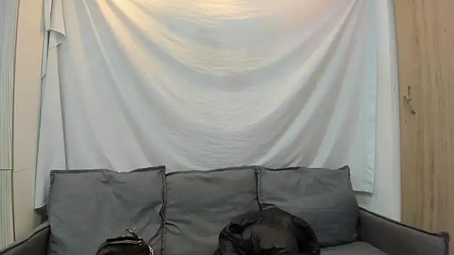 Mhelanny2 online show from 5, 3, 2026