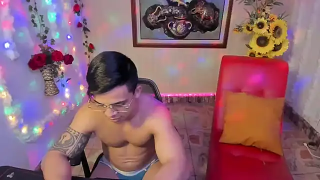 Snapshot of TheMuscularVenezuelanMan chatting on 4, 3, 2025 TheMuscularVenezuelanMan online show from 4, 3, 2025