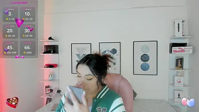 cristal  hot 1 online show from 2, 2, 2025