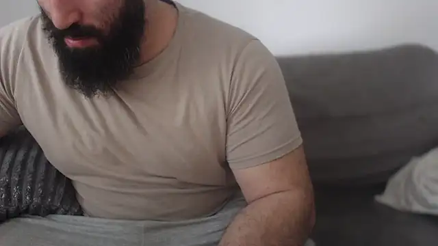 Snapshot of hugemachohandsome chatting on 4, 5, 2026 hugemachohandsome online show from 4, 5, 2026
