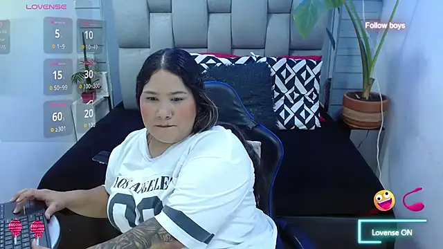 Snapshot of evelin_zaens chatting on 2, 5, 2026 evelin zaens online show from 2, 5, 2026