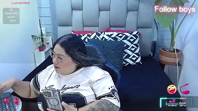 Snapshot of evelin_zaens chatting on 4, 5, 2026 evelin zaens online show from 4, 5, 2026