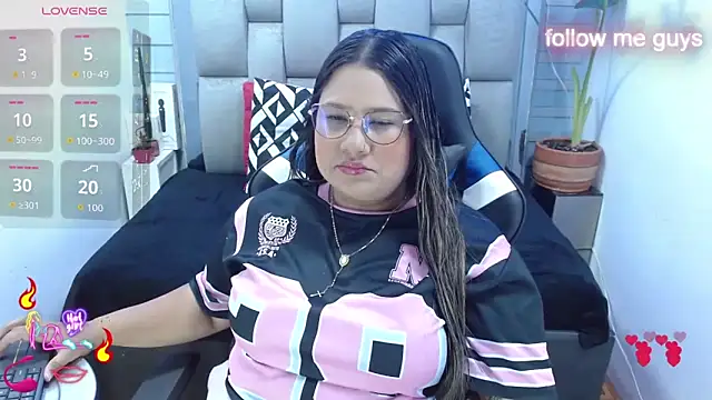 Snapshot of evelin_zaens chatting on 5, 6, 2026 evelin zaens online show from 5, 6, 2026