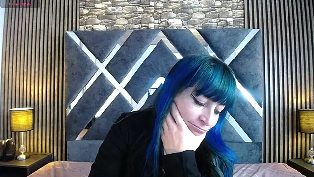 alicia moom online show from 4, 1, 2025