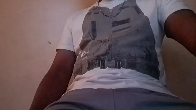 Snapshot of royblackbigpvt chatting on 15, 10, 2025 royblackbigpvt online show from 15, 10, 2025