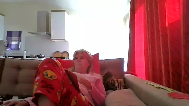 Snapshot of TrustfulVampire1 chatting on 15, 11, 2025 TrustfulVampire1 online show from 15, 11, 2025