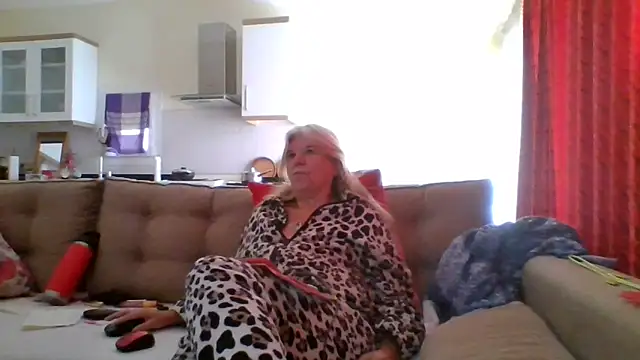 Snapshot of TrustfulVampire1 chatting on 14, 12, 2025 TrustfulVampire1 online show from 14, 12, 2025