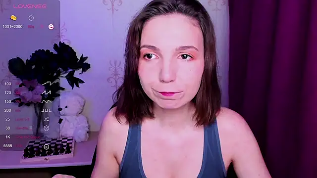 KindHazelHere  online show from 24, 3, 2026