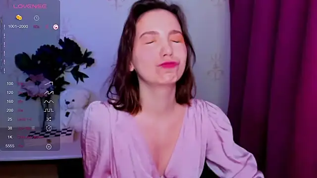 KindHazelHere  online show from 21, 4, 2026