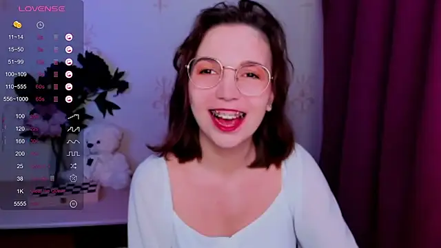 KindHazelHere  online show from 21, 4, 2026