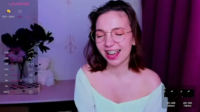 KindHazelHere  online show from 23, 4, 2026