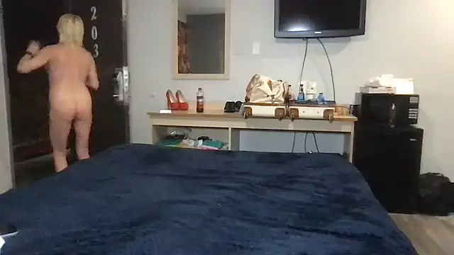 TiffaneyLove online show from 4, 3, 2026