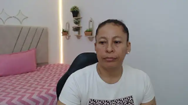 mature martina online show from 22, 4, 2026