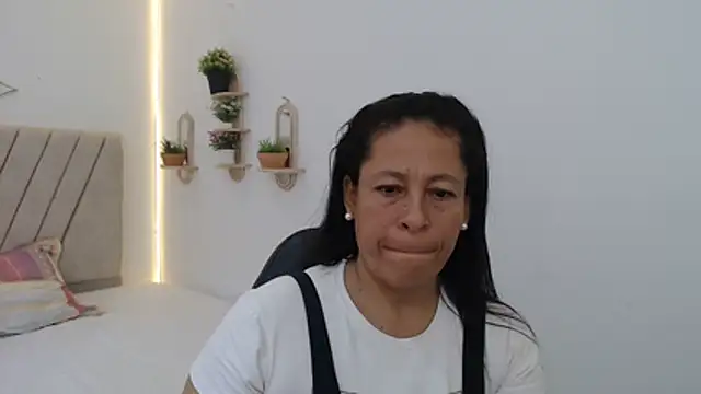 mature martina online show from 27, 4, 2026